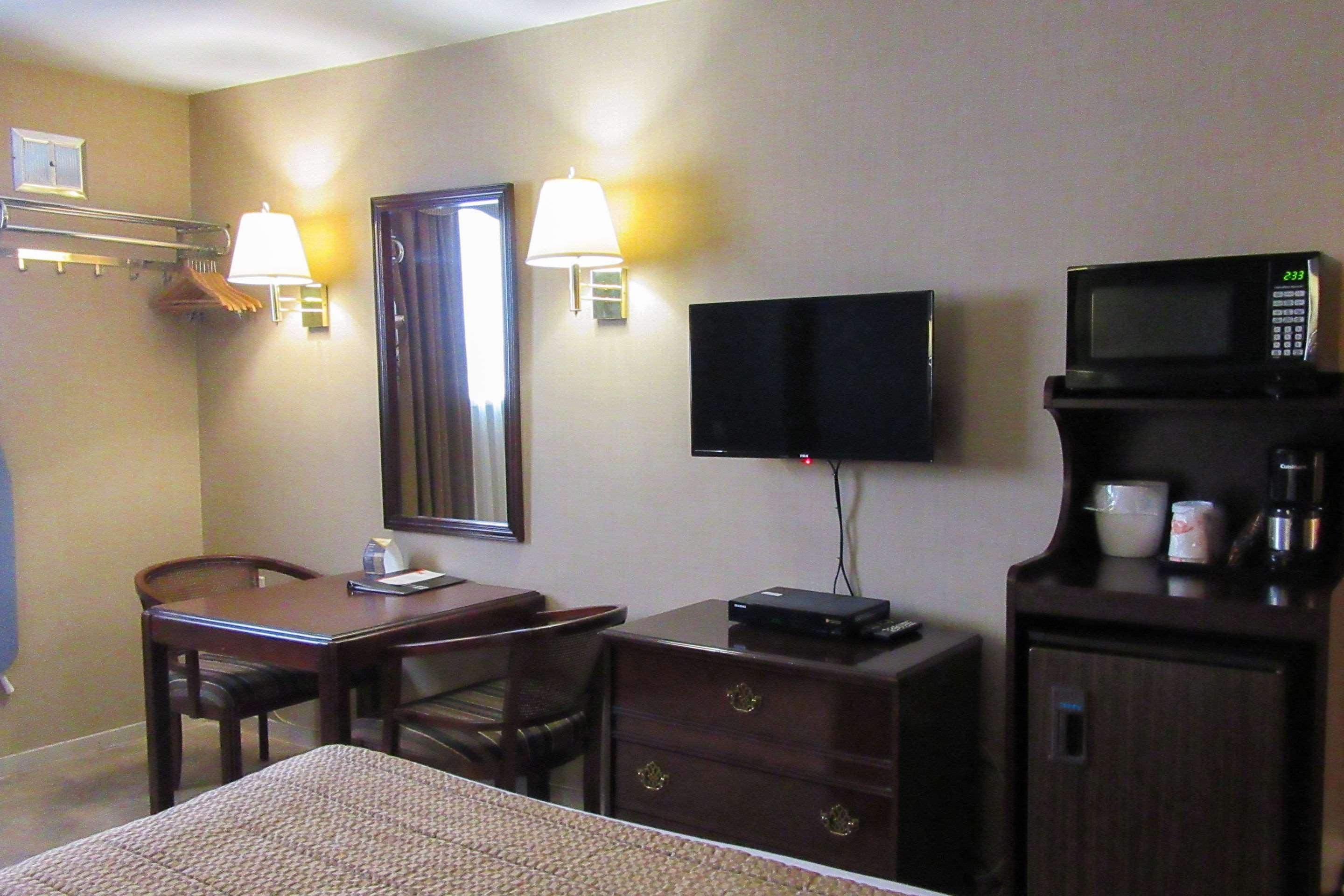 Econo Lodge Brossard Exterior foto