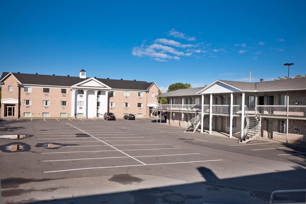 Econo Lodge Brossard Exterior foto