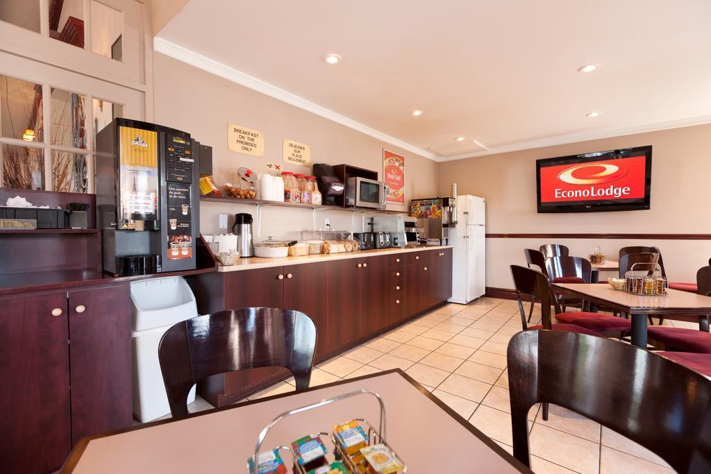 Econo Lodge Brossard Exterior foto
