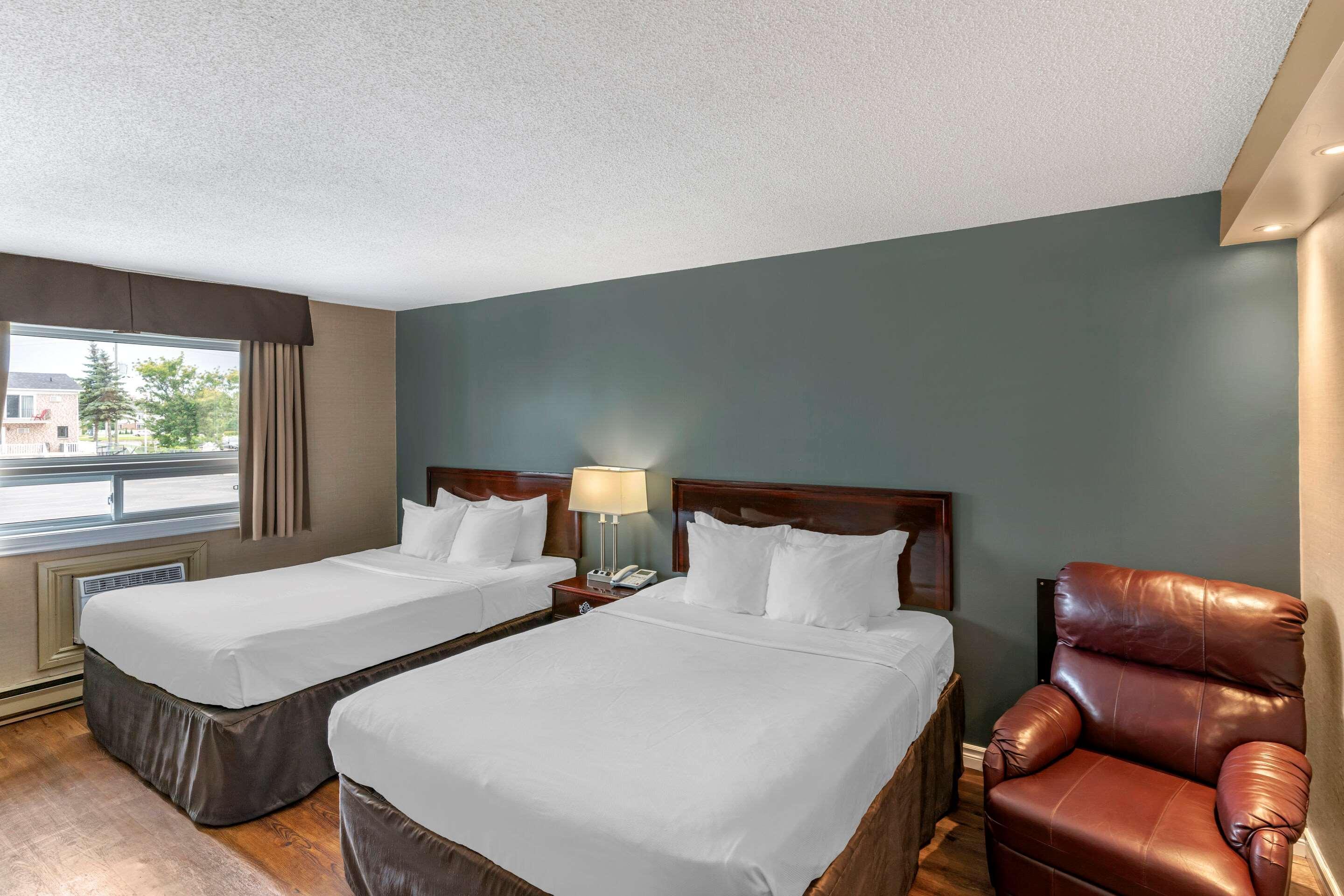 Econo Lodge Brossard Exterior foto