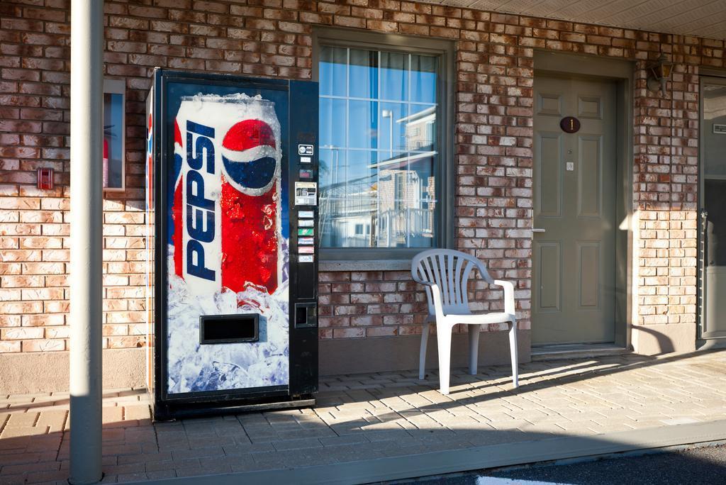Econo Lodge Brossard Exterior foto