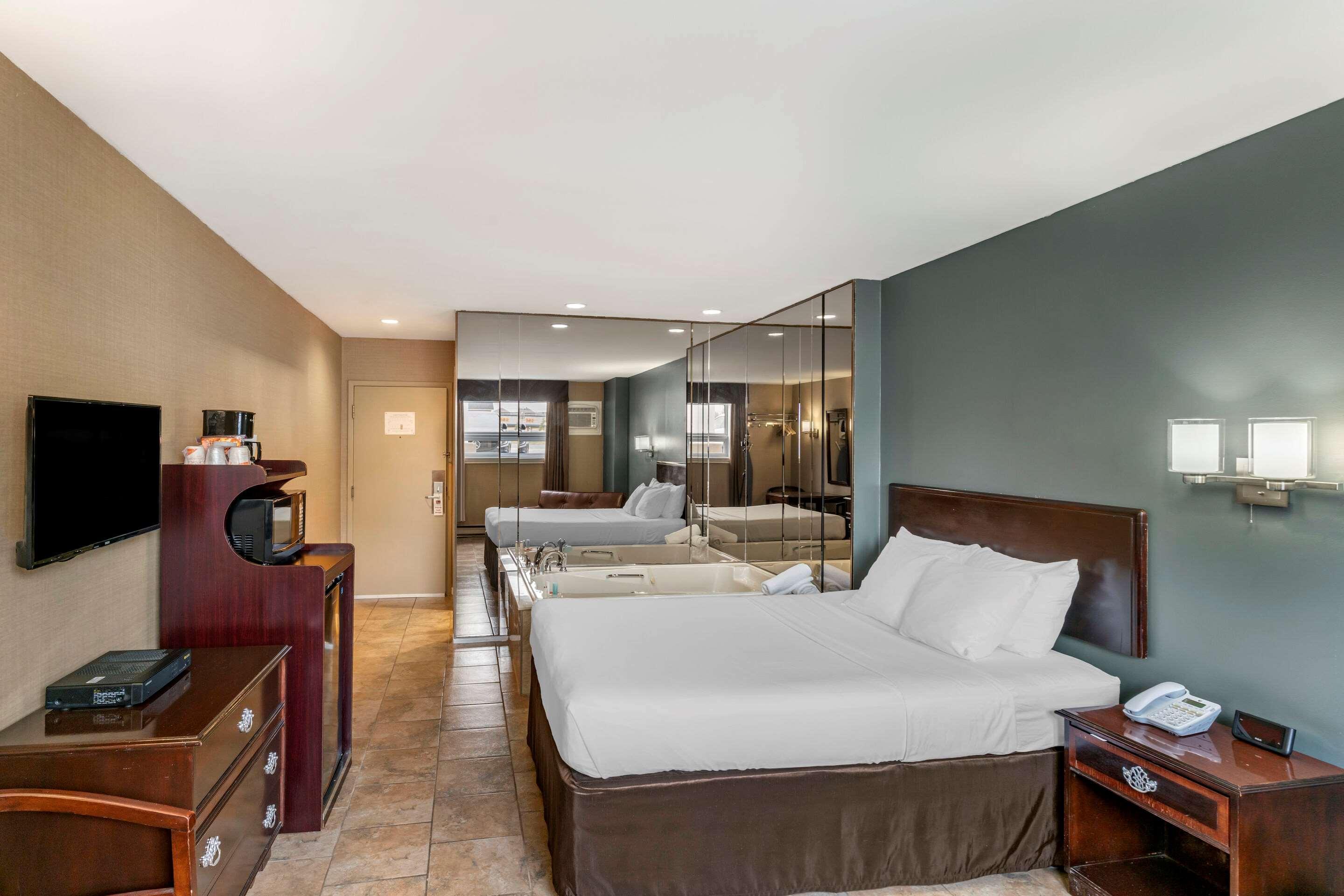 Econo Lodge Brossard Exterior foto